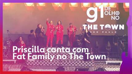 Priscilla canta com Fat Family no The Town