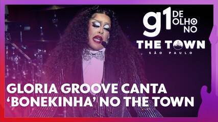 Gloria Groove canta 'Bonekinha' no The Town