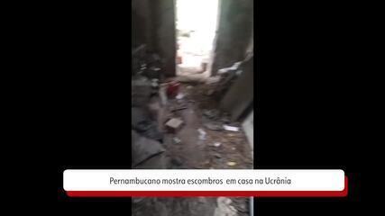 Vídeo mostra os escombros de uma casa bombardeada na Ucrânia