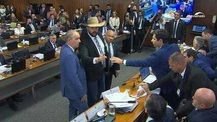 Advogado do 'careca do INSS' e parlamentares discutem durante sessão da CPI