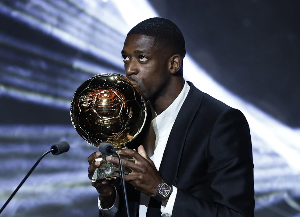 Dembélé conquista o prêmio de melhor do mundo — Foto: Reuters