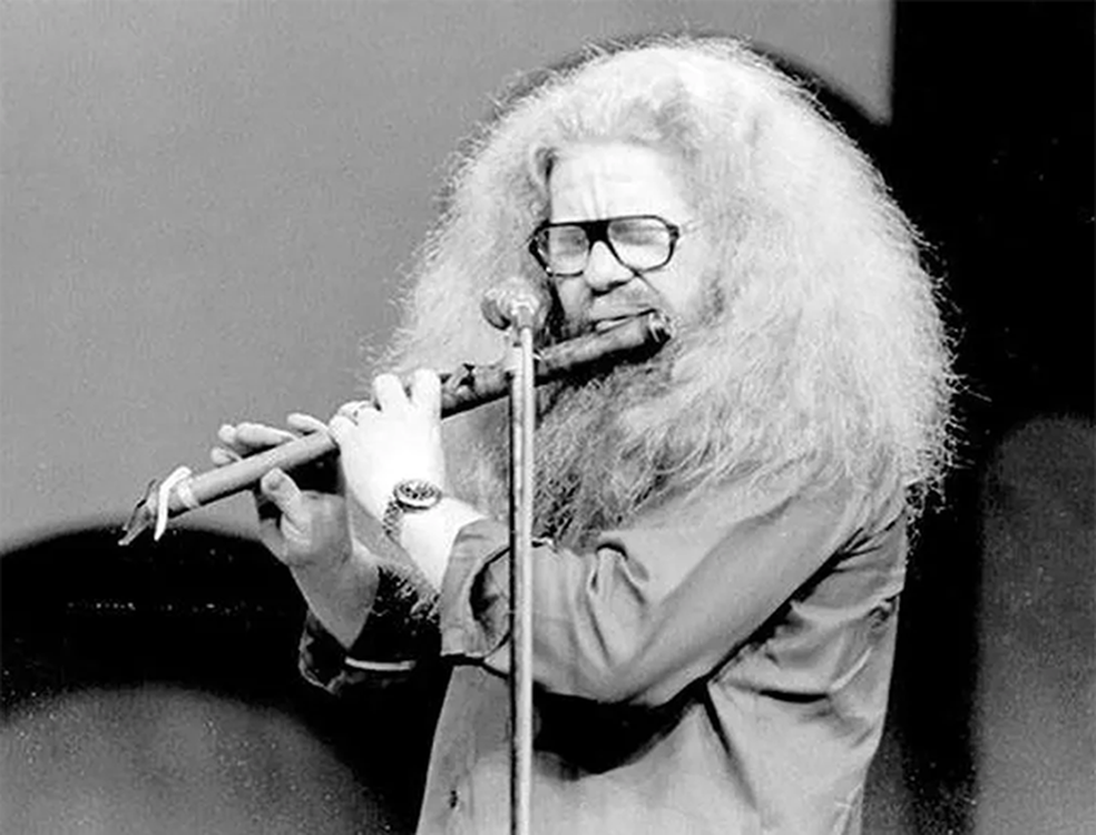 Hermeto Pascoal no ‘Abertura’, festival em que ganhou prêmio pelo arranjo da música ‘Porco na Festa’ — Foto: Reprodução / Memória Globo