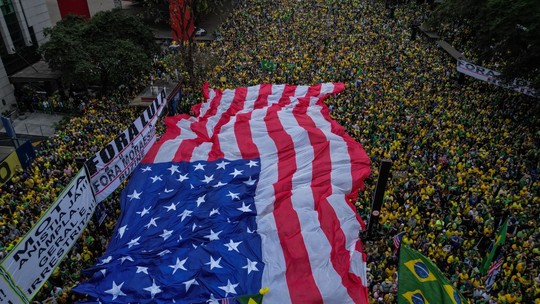 Bolsonaristas vão às ruas em SP, Rio e outras capitais para pedir anistia - Foto: (Nelson Almeida/AFP)