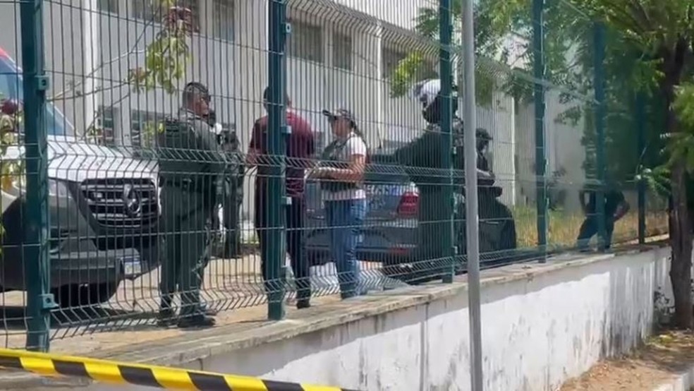 Dois alunos morrem baleados e dois são feridos a tiros em escola em Sobral, no interior do Ceará — Foto: Mateus Ferreira/TV Verdes Mares