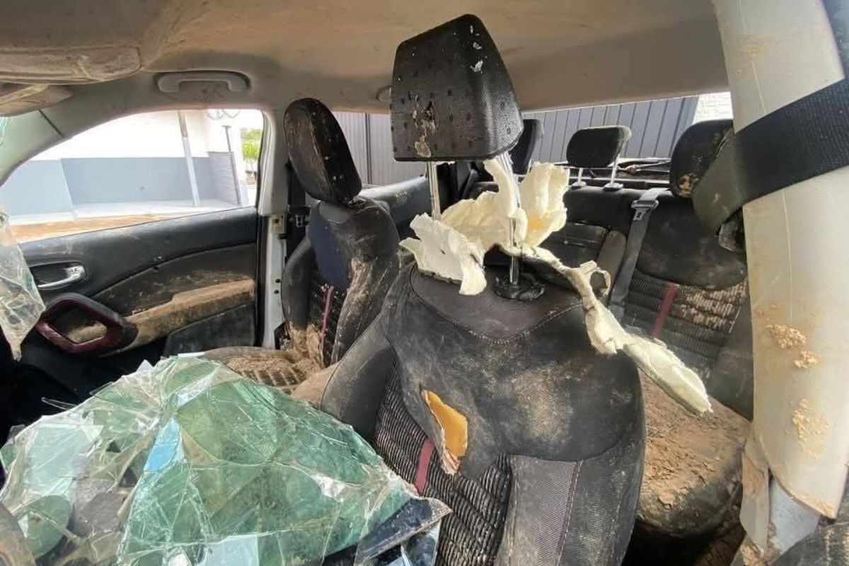 Veículo foi encontrado em enterrado em um bunker na zona rural de Icaraíma, no noroeste do Paraná