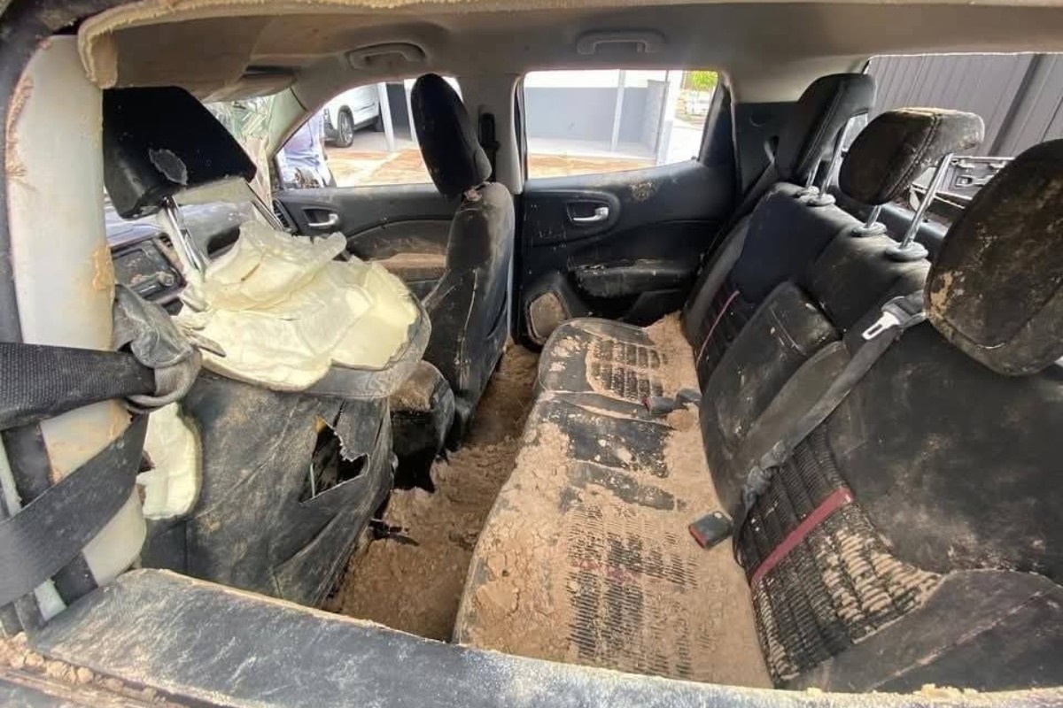 Veículo foi encontrado em enterrado em um bunker na zona rural de Icaraíma, no noroeste do Paraná