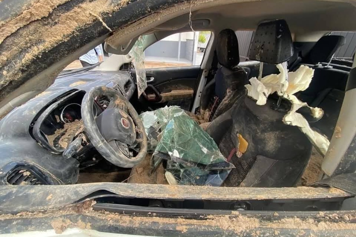 Veículo foi encontrado em enterrado em um bunker na zona rural de Icaraíma, no noroeste do Paraná