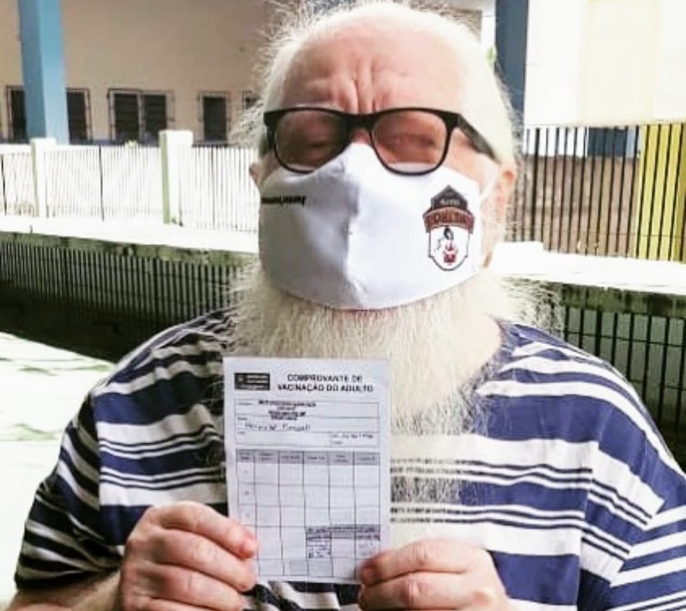 Hermeto Pascoal recebe dose de vacina contra a Covid-19 no Rio de Janeiro — Foto: Arquivo pessoal