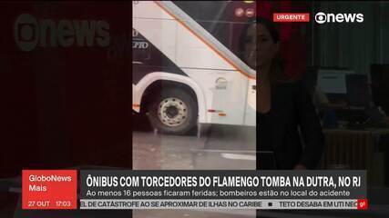 Ônibus com torcedores do Flamengo tomba na Via Dutra em Barra Mansa (RJ) Ônibus com torcedores do Flamengo tomba na Via Dutra em Barra Mansa (RJ)