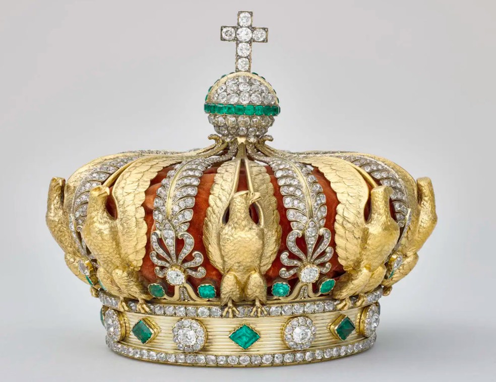 Coroa da imperatriz francesa Eugênia, uma das peças roubadas do museu do Louvre em 19 de outubro de 2025. — Foto: Divulgação/ Museu do Louvre
