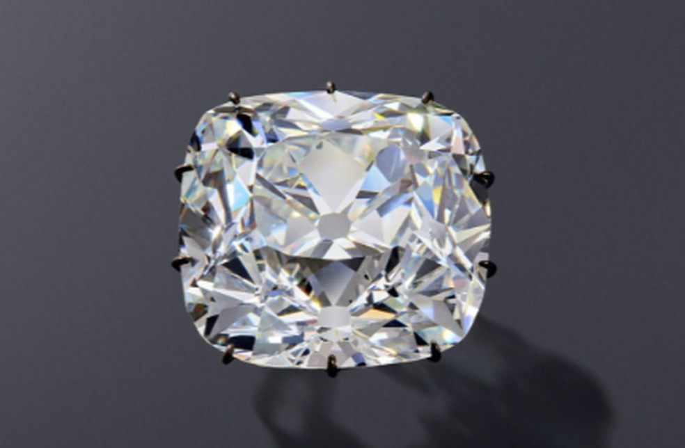 Diamante de 140 quilates que faz parte da galeria de Apollo, no museu do Louvre, que foi roubada em 19 de outubro de 2025. A peça, no entanto, não foi levada pelos ladrões. — Foto: Divulgação/ Museu do Louvre