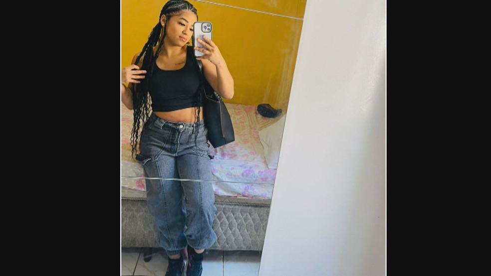 Família de jovem presa por roubo diz que ela é inocente e que reconhecimento foi feito por foto de rede social — Foto: Reprodução/TV Globo