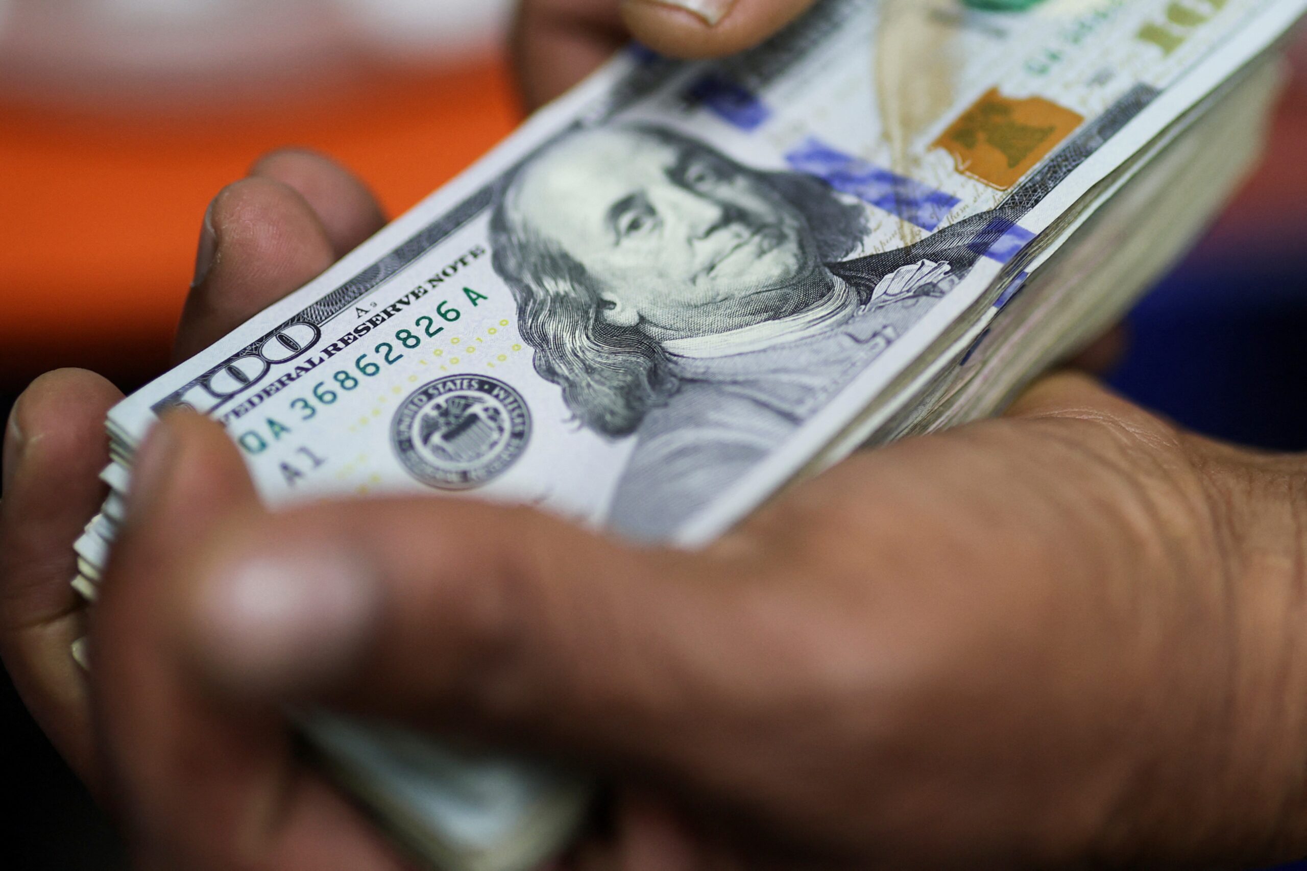 Bolsa supera os 159 mil pontos e renova recorde; dólar cai a R$ 5,33