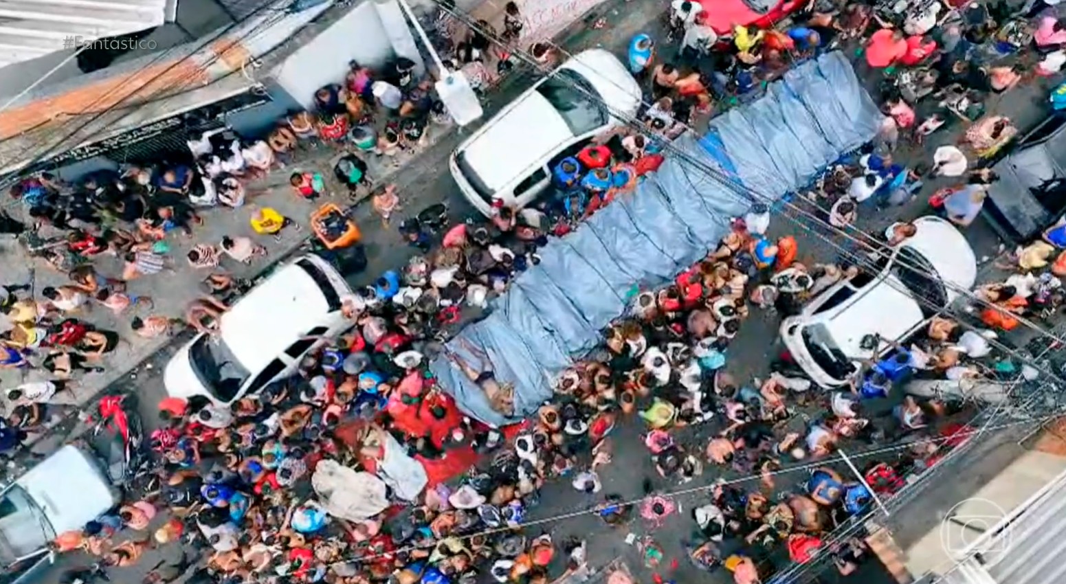 Imagens inéditas mostram criminosos fortemente armados, rendição e resgates