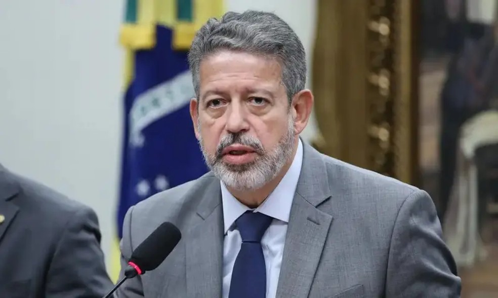 A reforma do IR, relatada pelo ex-presidente da Câmara, Arthur Lira (PP-AL), teve requerimento de urgência aprovado e agora pode ser votada no plenário da Câmara — Foto: Kayo Magalhães/Câmara dos Deputados via BBC