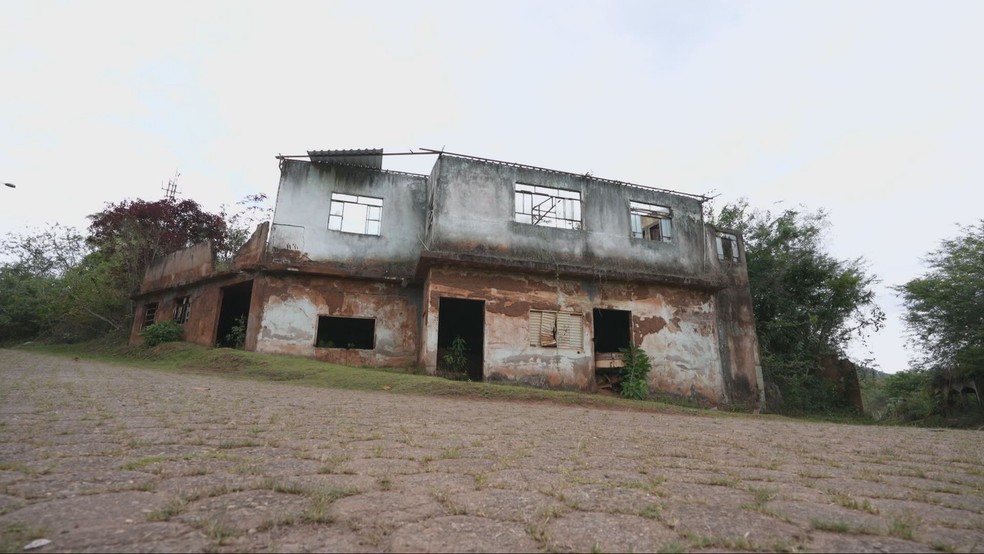 Bento Rodrigues, em Mariana, dez anos após rompimento da barragem da Samarco — Foto: Thâmer Pimentel/ TV Globo