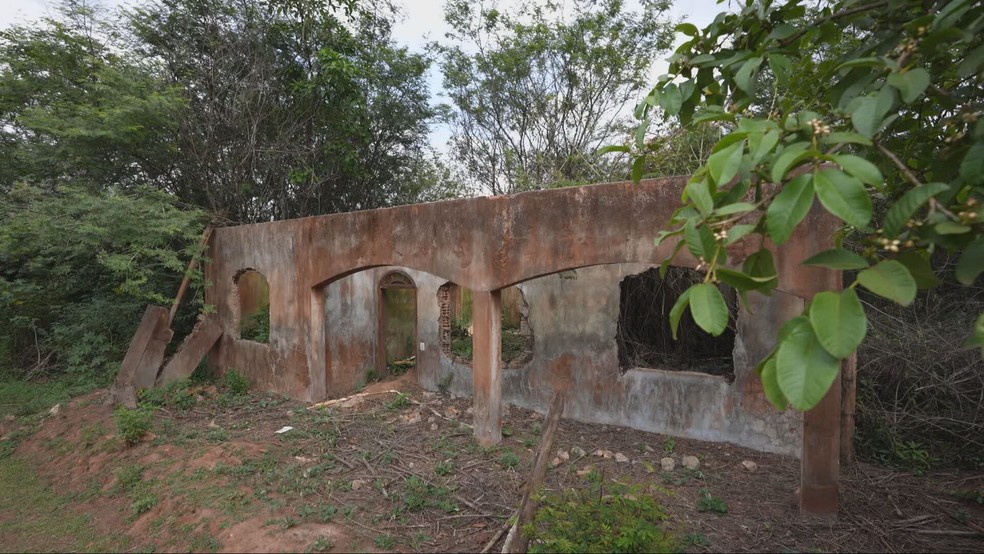 Bento Rodrigues, em Mariana, dez anos após rompimento da barragem da Samarco — Foto: Thâmer Pimentel/ TV Globo