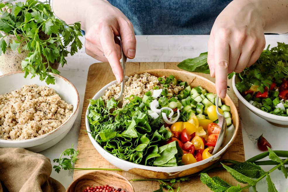 Uma alimentação saudável é essencial para prevenir lesões. — Foto: Freepik
