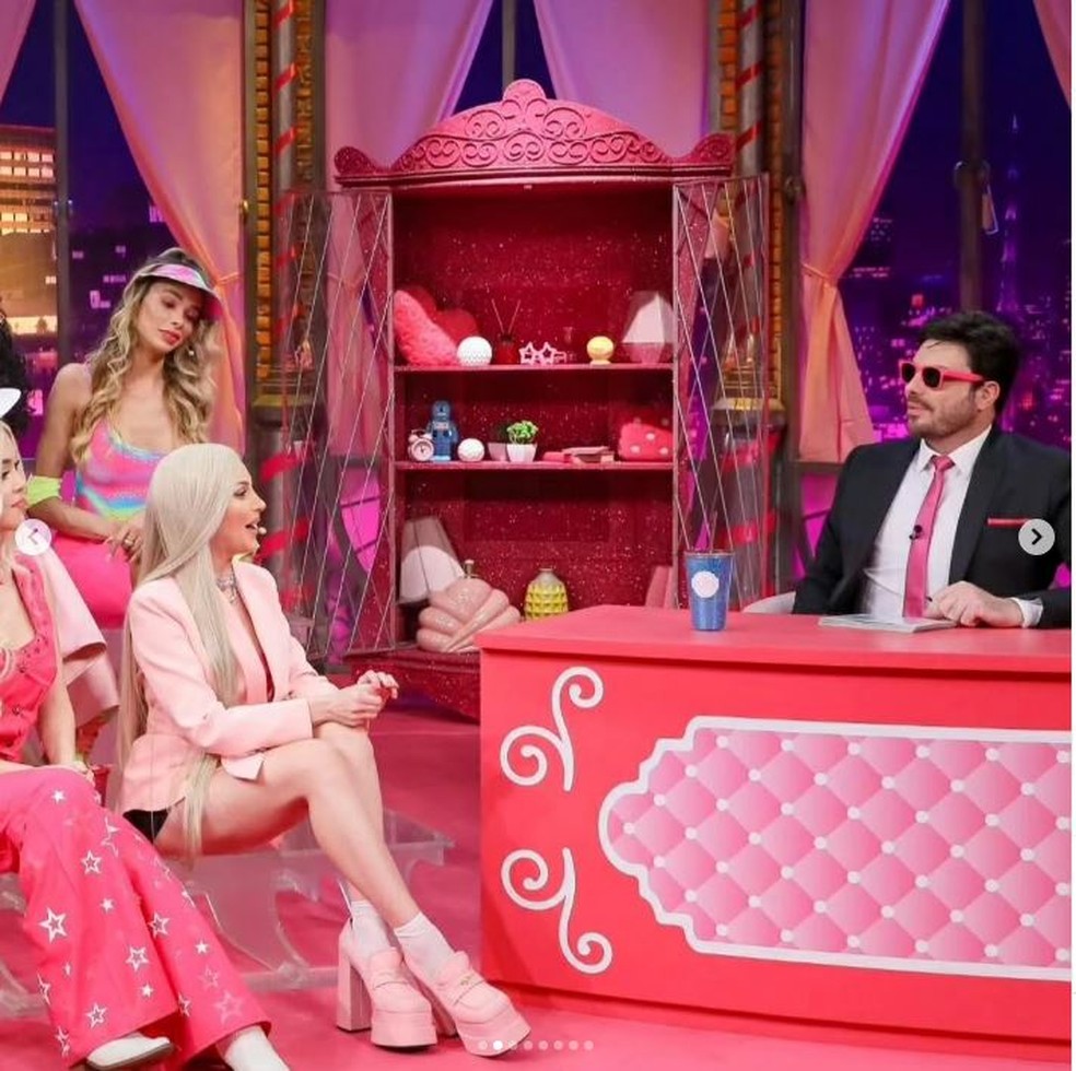 Barbara Jankavski Marquez durante entrevista ao apresentador Danilo Gentili, no programa The Noite, do SBT — Foto: Reprodução/Arquivo pessoal