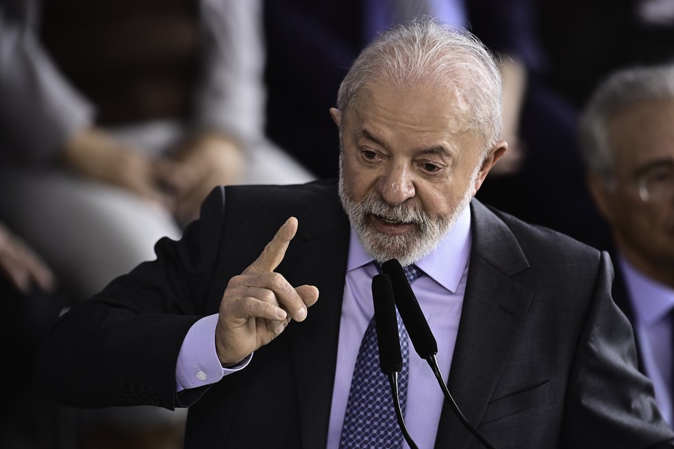 Presidente Lula participa no Palácio do Planalto da Cerimônia de sanção do projeto que amplia a faixa de isenção e institui a tributação mínima do Imposto de Renda. — Foto: Ton Molina/Fotoarena/Estadão Conteúdo
