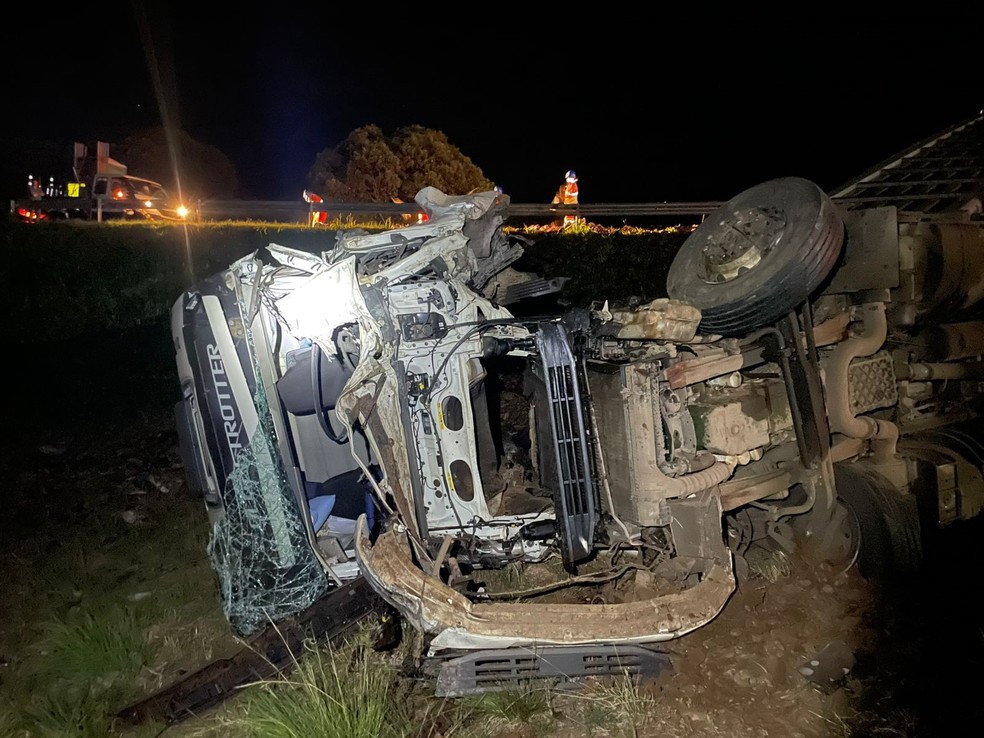 Cinco pessoas morrem após colisão entre caminhão e van na BR-386, em Carazinho — Foto: Samir Oliveira/Portal Carazinho News