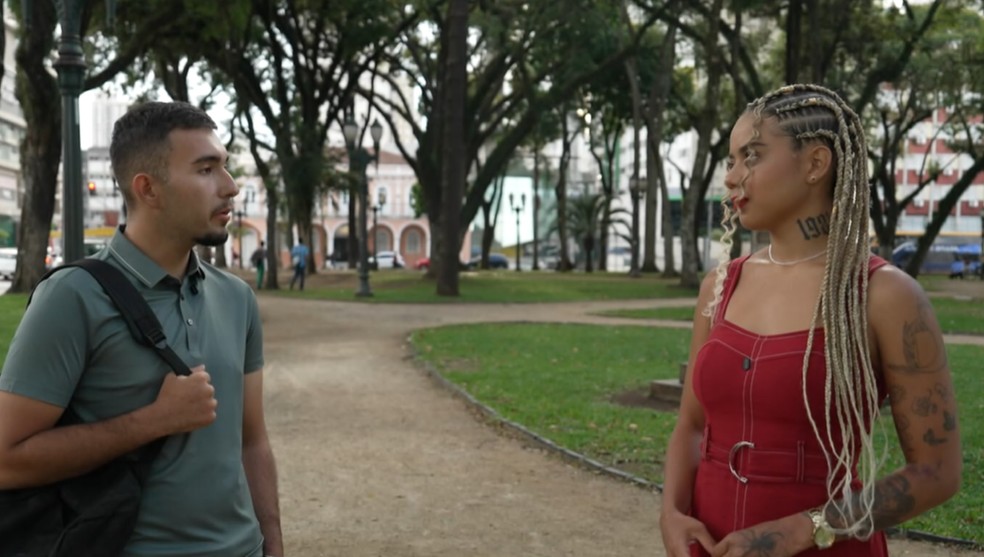 Roberto Farias e Thayane Smith se reencontram pela primeira vez após trilha no Pico Paraná. — Foto: TV Globo/Reprodução