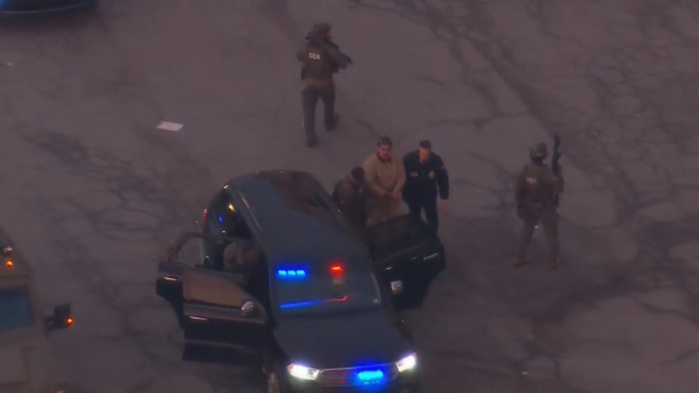 Nicolás Maduro é transferido por autoridades dos EUA para comparecer em tribunal em Nova York em 5 de janeiro de 2026. — Foto: Reuters