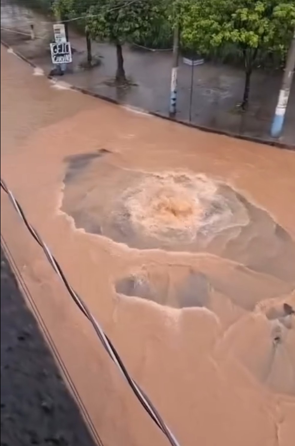 Acesso ao Shopping Grande Rio, em São João de Meriti — Foto: Reprodução