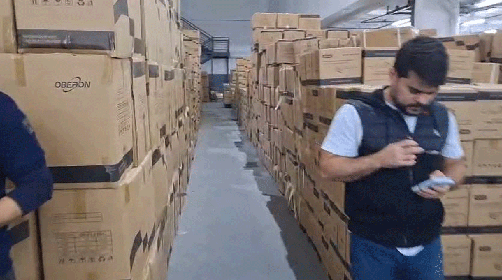 Agentes da força-tarefa participam de operação contra lavagem de dinheiro — Foto: Divulgação/Polícia Civil de SP