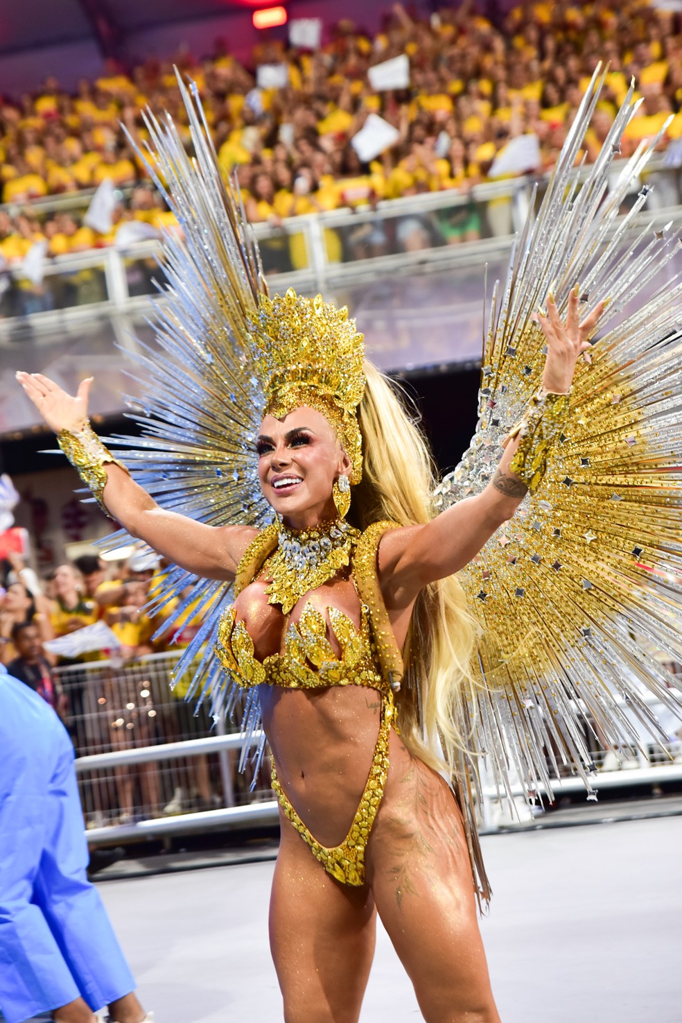 Rainha de Bateria do Águia de Ouro, Renata Spalicci, durante desfile da agremiação no segundo dia de desfiles em São Paulo. — Foto: Natália Rampinelli/AgNews
