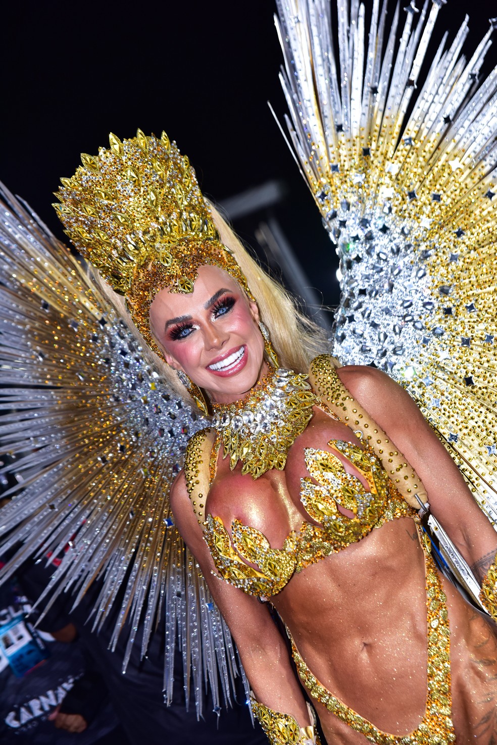 Rainha de bateria do Águia de Ouro, Renata Spalicci, na concentração do Sambódromo do Anhembi em São Paulo, no segundo dia de desfiles do grupo especial no sábado (15/02/2026).. — Foto: Natália Rampinelli/AgNews