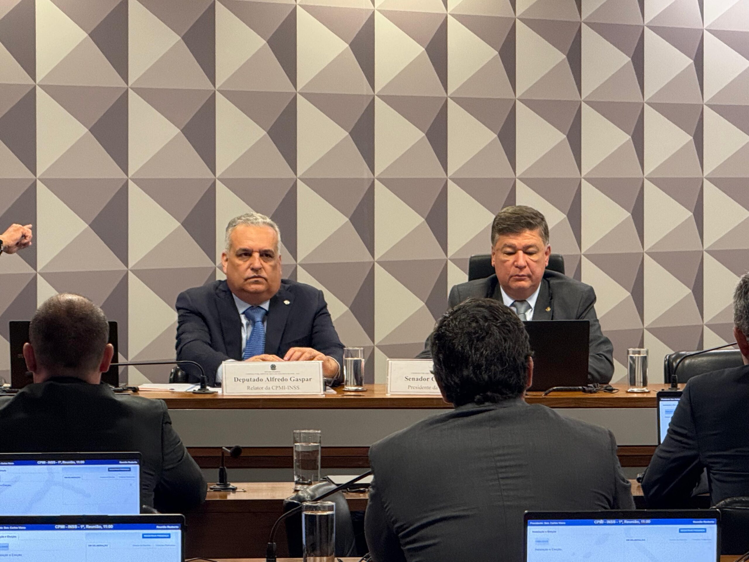 Presidente da CPI do INSS descarta ouvir dono do Master em reunião fechada