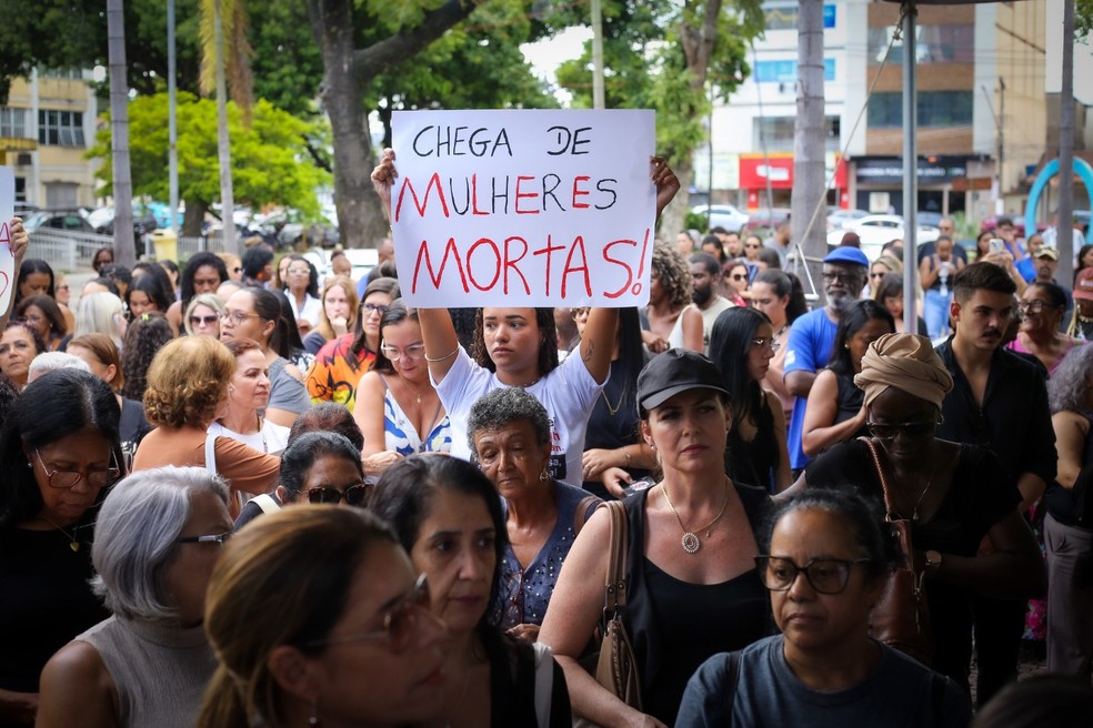 Ato público em combate a violência à mulher acontece em Volta Redonda — Foto: Adriana Cópio - Secom/PMVR