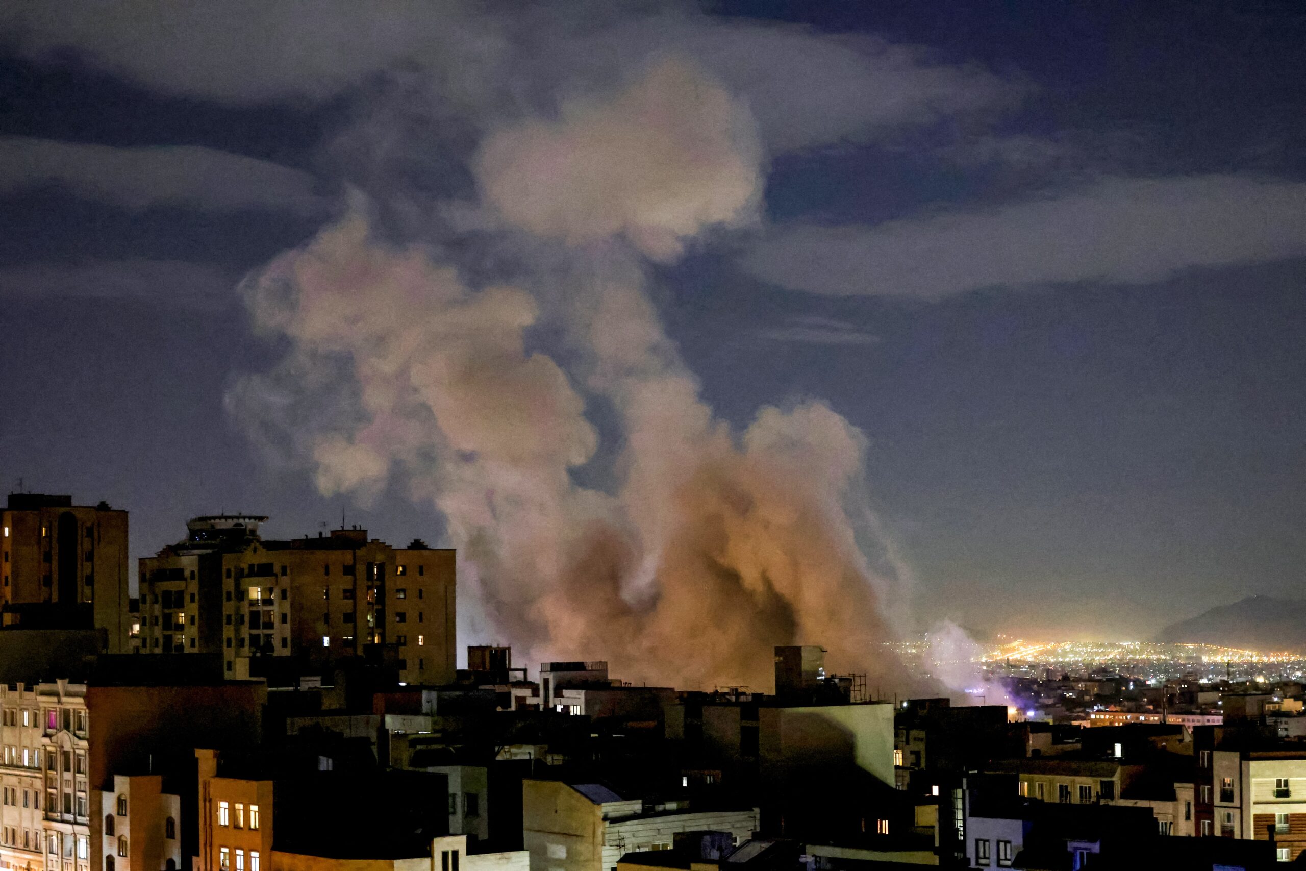 Trump diz que foi procurado pelo Irã, que nega: 'Não negociaremos'