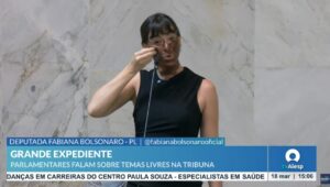 Deputada do PL faz 'blackface' em discurso na Alesp contra mulheres trans