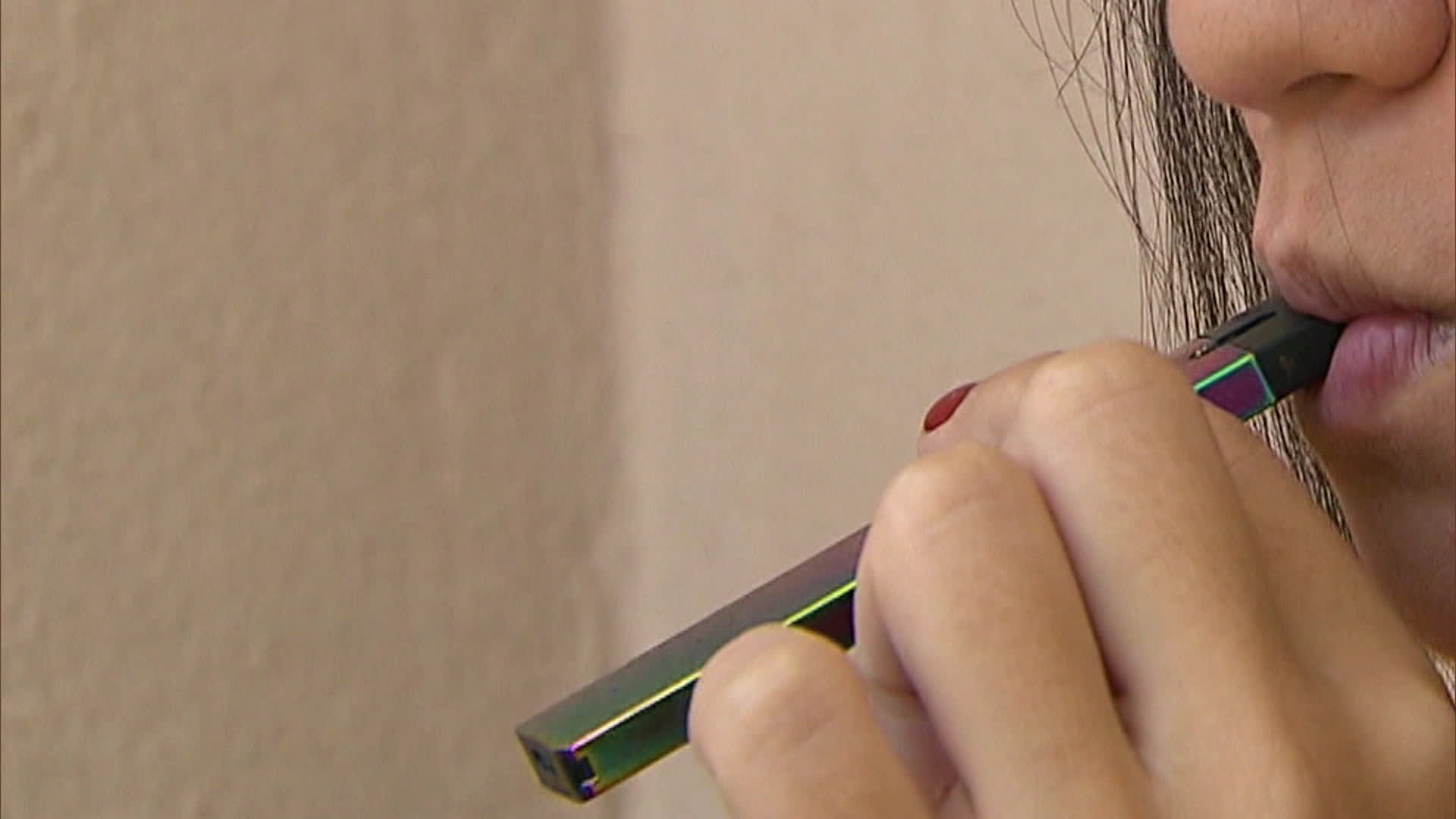 3 em cada 10 estudantes já fumaram cigarro eletrônico