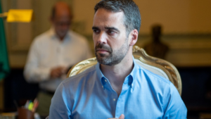 Eduardo Leite oficializa pré-candidatura à Presidência pelo PSD