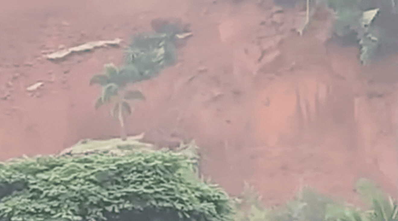 VÍDEO flagra deslizamento em Juiz de Fora; casas são atingidas