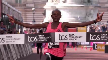 Queniano bate recorde mundial e é primeira pessoa a correr maratona abaixo das duas horas