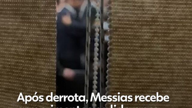 Após derrota, Messias recebe cumprimentos na liderança do governo no Senado