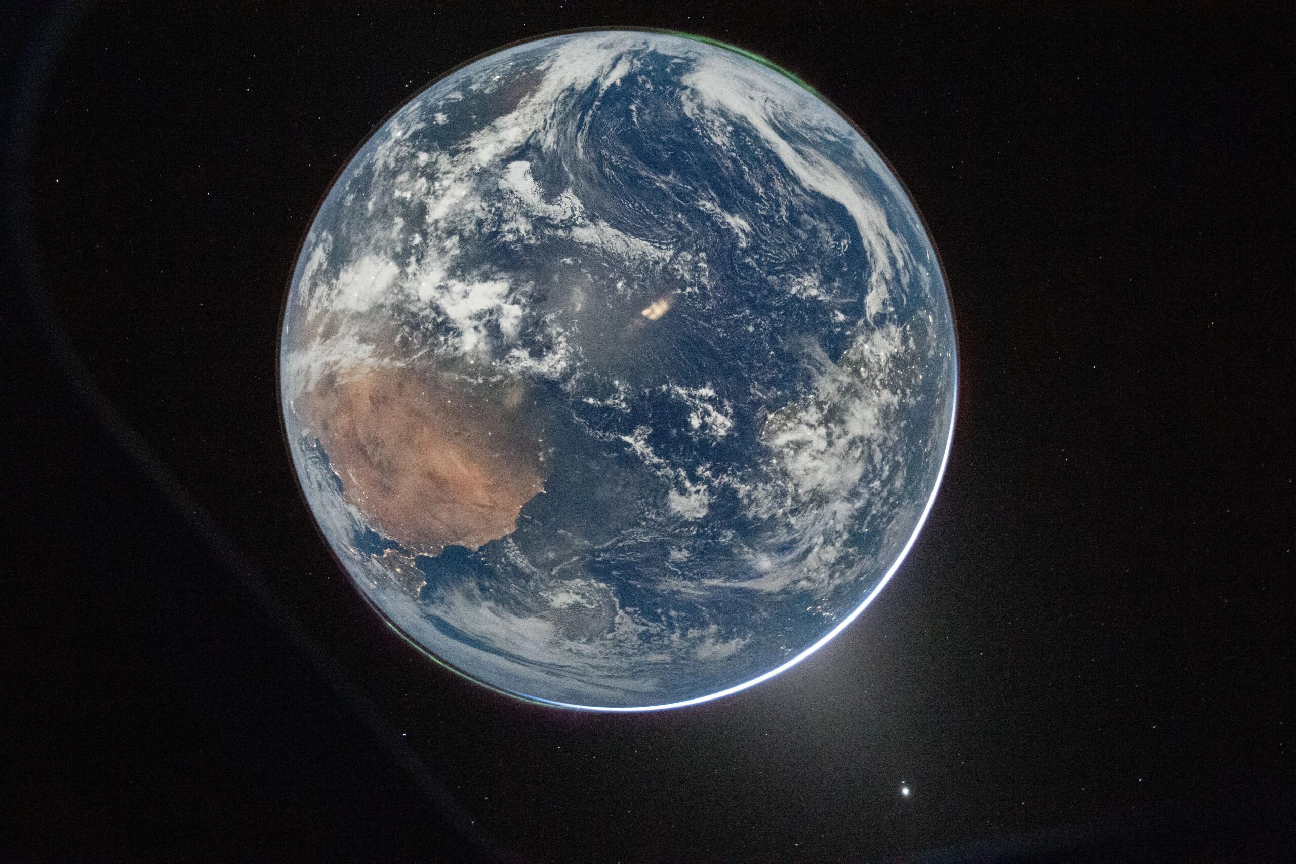 FOTO: Nasa divulga primeira imagem da Terra vista da missão Artemis II