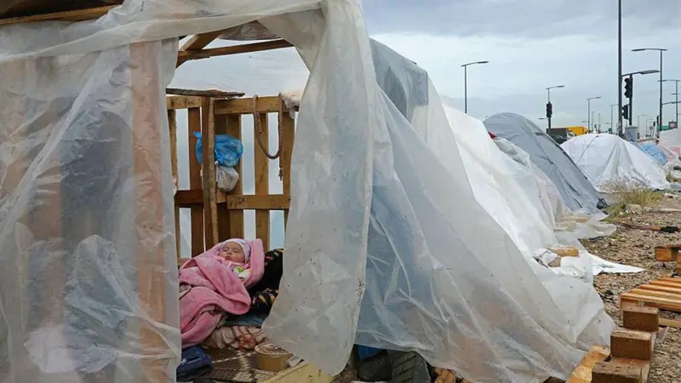 Mais de um milhão de pessoas foram deslocadas no Líbano, devido aos impactos da guerra dos Estados Unidos e Israel contra o Irã — Foto: Getty Images via BBC