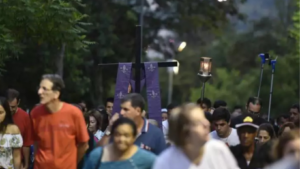 Basílica de Aparecida e Canção Nova reúnem fiéis em procissões