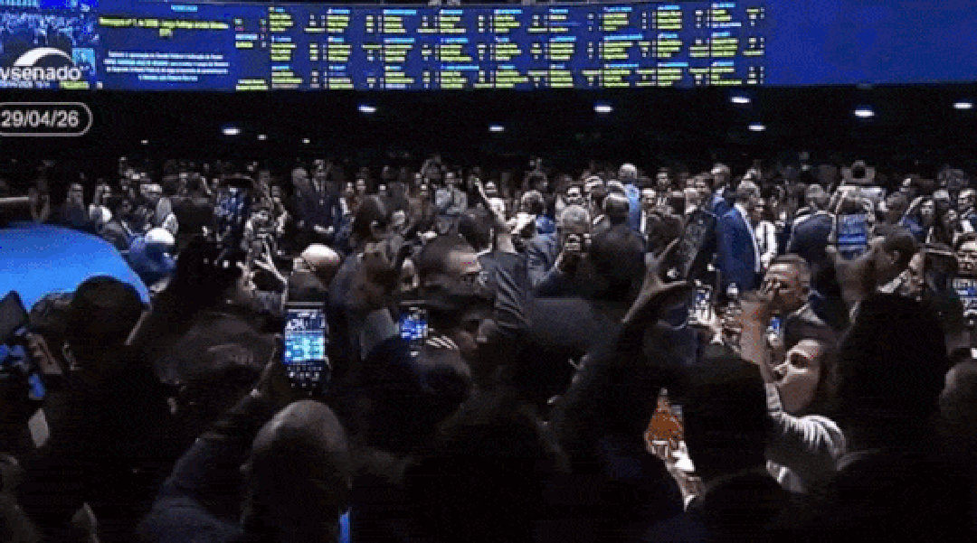 Gif mostra comemoração no Senado após Messias ter nome rejeitado