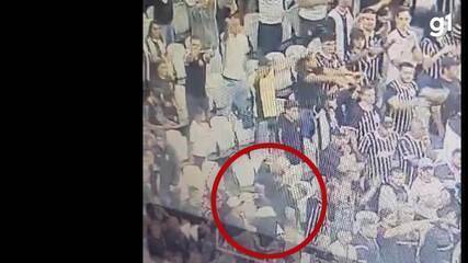 Vídeo investigado pela Polícia mostra momento que torcedor encapuzado joga cabeça de porco
