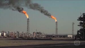 Escalada do preço do petróleo liga alerta para risco de recessão mundial