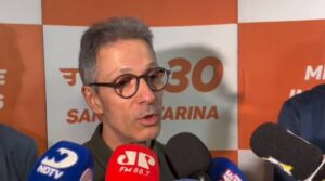 Zema chama relação de Flávio com Vorcaro de traição: 'Ninguém do Novo foi avisado'
