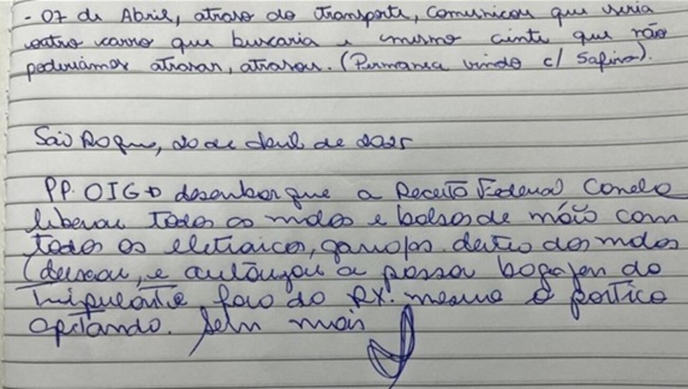Registro feito à mão no livro de ocorrências dos APACs relata que auditor fiscal liberou malas e bolsas sem fiscalização no desembarque do voo PP-OIG. O documento consta do inquérito da Polícia Federal obtido pelo g1 — Foto: Reprodução