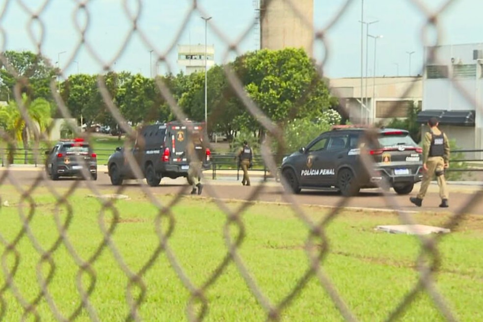 Deolane Bezerra chega à Penitenciária de Tupi Paulista (SP) — Foto: Reprodução/TV TEM