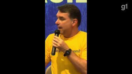Flávio Bolsonaro diz esperar que Trump recue da taxação de produtos brasileiros.